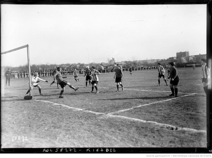 Fémina-Spielerinnen in Aktion während eines Spiels im Jahr 1920