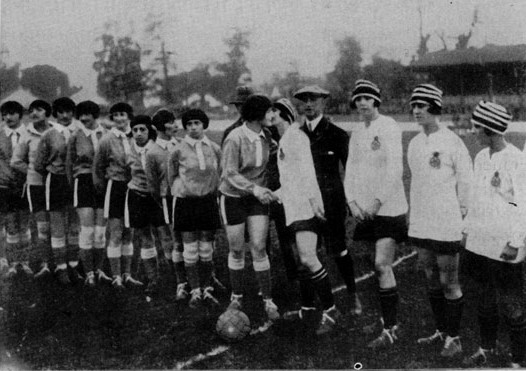 1925 – Dick Kerr gegen Fémina in Herne Hill